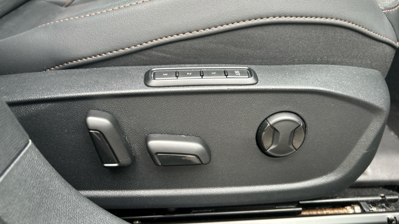 CUPRA Leon 1.5 eTSI 150 V2 5dr DSG Petrol Hatchback